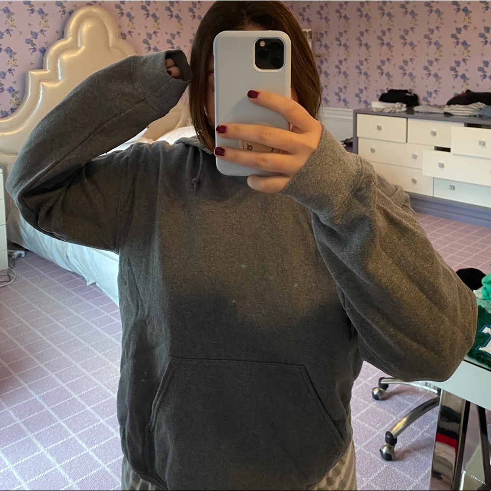 Grey sweatshirt